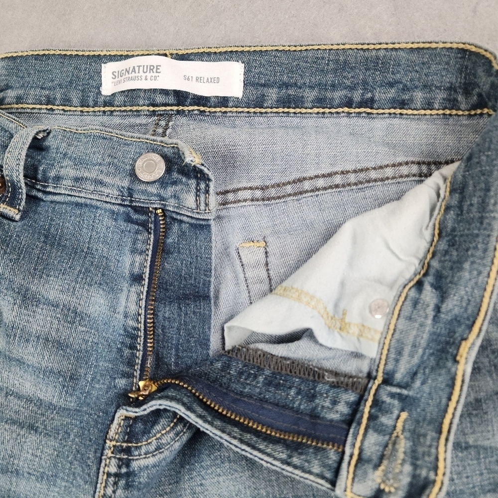 Men’s Levi’s Signature S61 Relaxed Fit Jeans - 30x29.5 Light Fade - Picture 5 of 12